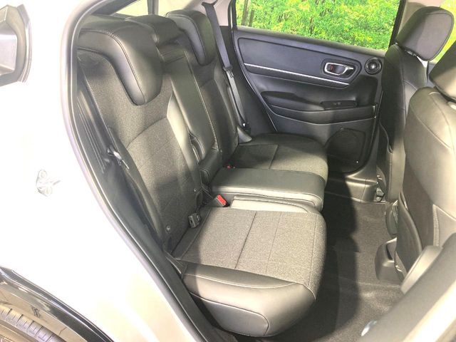 後部座席も気になるようなキズ・汚れやへたり等、大きなダメージはなく、良好な状態です。