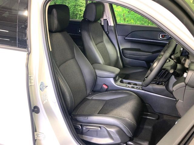 運転席シート廻りは使用感も少なく、良好な状態となっています。前オーナー様が丁寧に使っていたことがよくわかりますね。