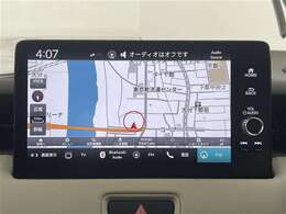 【Honda純正ナビゲーション（Honda CONNECT対応）】通信により地図が自動で更新され、車内Wi-Fiでスマホやタブレット、ゲーム機なども楽しめます。