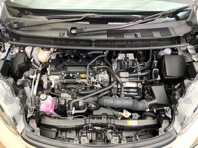 親切・丁寧な専門メカニックスタッフが応対！・車検・点検整備・事故等の修理などアフターサービスも安心。お車のカスタマイズもネクステージのサービススタッフまでご相談ください！