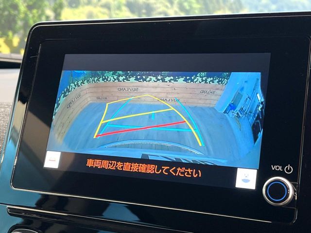【バックカメラ】駐車時に後方がリアルタイム映像で確認できます。大型商業施設や立体駐車場での駐車時や、夜間のバック時に大活躍！運転スキルに関わらず、今や必須となった装備のひとつです！