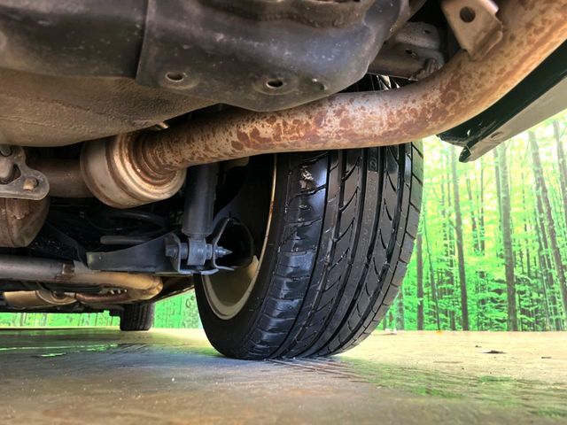 お車を安心してお乗りいただく為には、足回りの定期点検が欠かせません。サービスサポート（有償保証）では無料点検もご提供しており、安心のカーライフをお過ごしいただけるサポート体制が整っています。