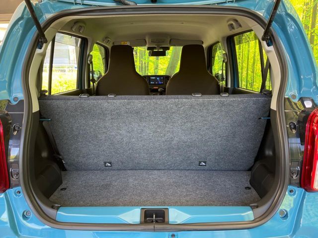 普段のお買い物や通勤、送迎等に十分な荷室スペースを確保しております。セカンドシートを倒すと、大きな荷物の積載も可能です♪