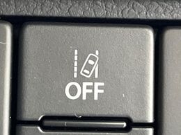 【車線逸脱警報】道路上の白（黄）線を認識し、意図せず走行中の車線からはみ出しそうになった時、メーター内の警告灯とブザーで注意喚起してくれる安心・安全機能です♪