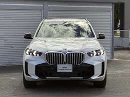 フロントマスクはどこからみてもBMWとわかるスタイルです