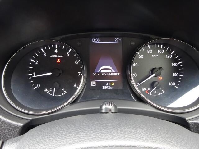 視認性の良い計器パネルです。一目で欲しい情報を認識できますね。