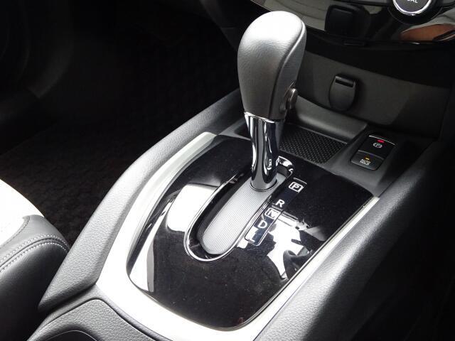 シフトレバーです。