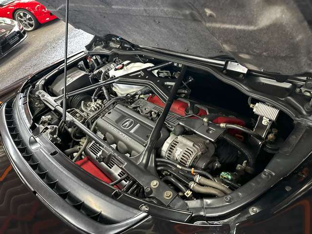 自然吸気エンジン3.2L・V6・DOHC・VTECエンジン。きびきびとした走りを演出してくれます。