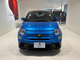 往年の131 Rallyを彷彿とさせるツートンカラーデザイン。