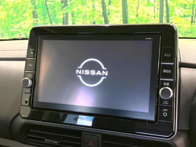 【純正9型ナビ】人気の大型9インチナビを装備。存在感のある大画面はインパクト大！ナビ利用時のマップ表示は見やすく、テレビやDVDは臨場感がアップ！いつものドライブがグッと楽しくなります♪