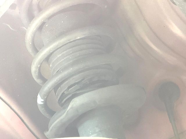 お車を安心してお乗りいただく為には、足回りの定期点検が欠かせません。サービスサポート（有償保証）では無料点検もご提供しており、安心のカーライフをお過ごしいただけるサポート体制が整っています。