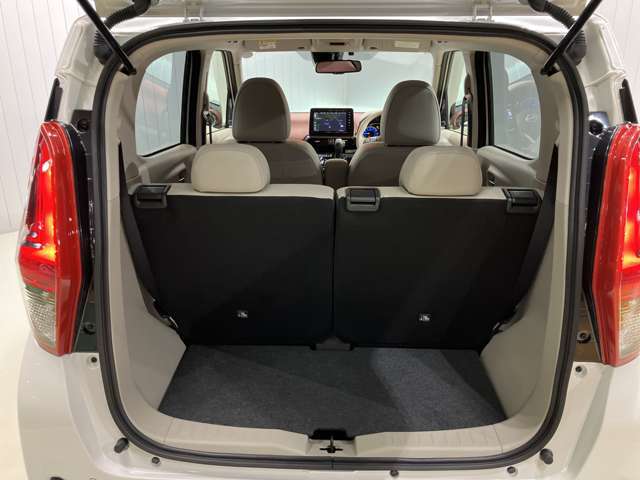【ラゲッジルーム】たっぷりの荷物もしっかり積める奥行きのある荷室！