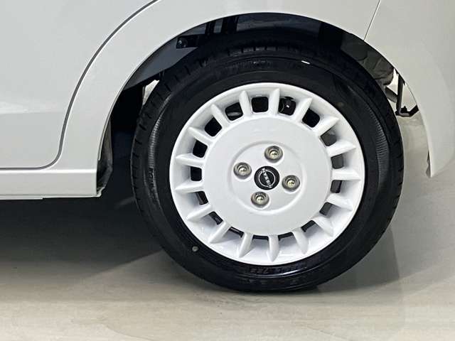 可愛らしいデザインの純正アルミホイール♪