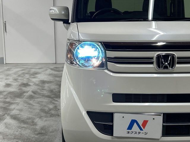 【HIDヘッドライト】非常に明るく前方を照らしてくれるので、悪天候や夜間の走行時も視界良好で安心してお乗りいただけます。