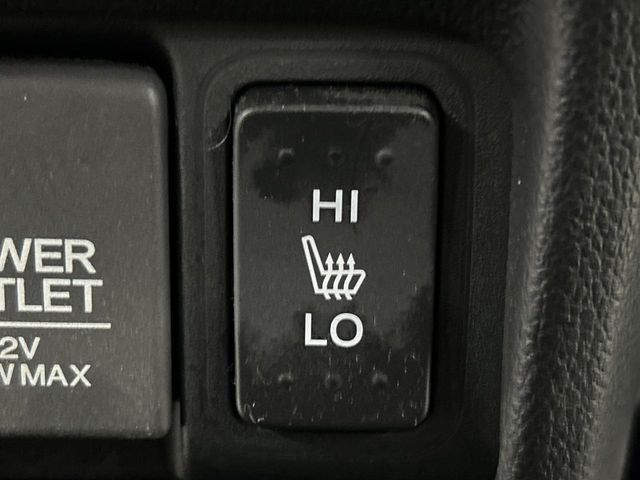 【シートヒーター】寒い日に重宝するシートヒーター！エアコンより早く温まってくれるので寒がりの人も安心ですね♪エアコンの温風は乾燥するから苦手、という方にもをおすすめです。