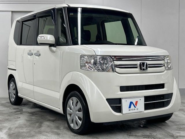 高透明度のガラス皮膜で撥水はもちろん、上質なツヤ・光沢を実現。紫外線や酸性雨から大切な愛車を保護し、色あせ・劣化を防止。「弾スプラッシュコート」、「弾プリミッサコート」からお選びいただけます。