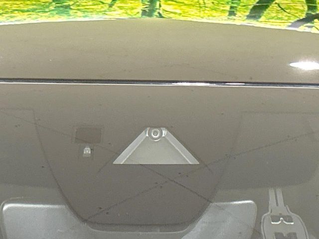 【スマートブレーキサポート】走行中に前方の車両等を認識し、衝突しそうな時は警報とブレーキで衝突回避と被害軽減をアシスト。より安全にドライブをお楽しみいただけます。