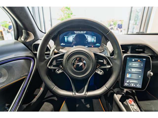 ステアリングからの正確なフィードバックやニュアンス豊かなレスポンスがお車との一体感を高めます。