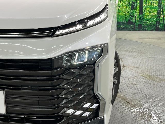 【LEDヘッドライト】悪天候や夜間走行時も良好な視界を確保し安心して運転できる高輝度LEDヘッドライトを装備！点灯速度が早く、消費電力も抑えられています。