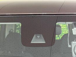 【エマージェンシーブレーキ】走行中に前方の車両等を認識し、衝突しそうな時は警報とブレーキで衝突回避と被害軽減をアシスト。より安全にドライブをお楽しみいただけます。