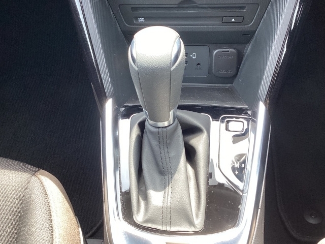 アクセルペダルを踏み込む量や速さに応じて変速パターンを制御し、人馬一体の運転感覚を発揮してくれる6速オートマ！