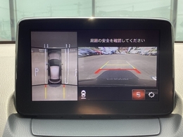狭い場所での駐車やすれ違いなどでより的確な運転操作に役立つ360°ビューモニターが装備されています。
