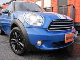 ハロゲンよりも効率が良いHIDヘッドライトを装備！明るさはもちろんの事、高級感を演出してくれる今やマストな装備品ですね！純正HIDでケルビン数を変更することも可能です！