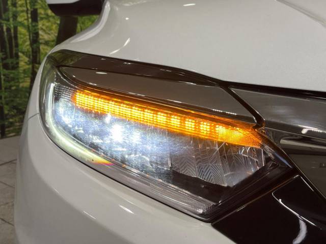 【LEDヘッドライト】悪天候や夜間走行時も良好な視界を確保し安心して運転できる高輝度LEDヘッドライトを装備！点灯速度が早く、消費電力も抑えられています。