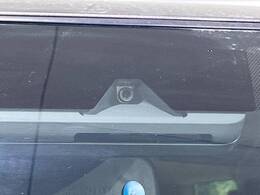 【トヨタセーフティセンス】走行中に前方の車両等を認識し、衝突しそうな時は警報とブレーキで衝突回避と被害軽減をアシスト。より安全にドライブをお楽しみいただけます。
