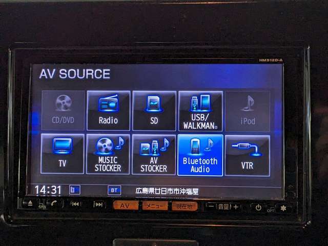 【純正ナビ】　こちらのお車のナビはCD/DVD再生・フルセグTVの視聴・BLUETOOTHオーディオがお使いいただけます！