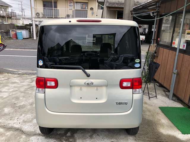 駐車場がございますので、お車でのご来店大歓迎です。電車など、公共機関でお越しの方には無料送迎も行っておりますので、お気軽にお申しつけ下さい。