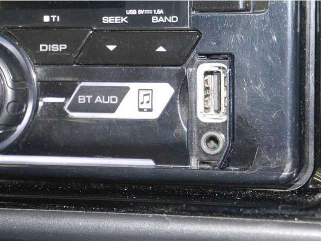 AUX/USB端子