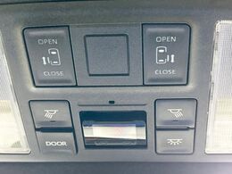 【両側パワースライドドア】スマートキーや運転席のスイッチで後席両側スライドドアの開閉が可能♪電動だから力を入れてドアを開ける必要が無く、小さなお子様でも簡単に開け閉めでき快適です♪