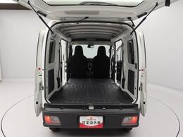 大きな開口部で　大きな荷物を積んだりの乗り込んでの作業もしやすいです。