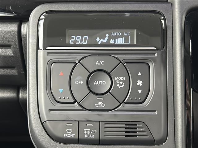 【フルオートエアコン】温度の設定のみで快適な風量やモードなどを自動調整します！コンピューターが設定温度に基づいた適切な空調を行うため、無駄な消費を抑えることができ燃費の向上も期待できます。