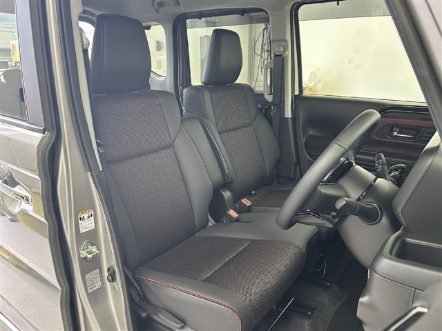 【運転席】座り心地が良いシートなので長時間の運転でも快適にお過ごしいただけます。新品のフロアマットのご注文も可能です。掲載箇所以外にご希望の写真がございましたらお気軽にお問い合わせ下さい。