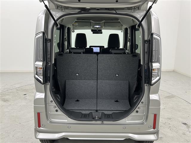 【トランク】積み込みやすくて、たっぷり積める荷室です。シートアレンジできるものは、乗車人数と荷物の量や大きさによってシートを動かすことができるので、より快適なドライブが可能です！