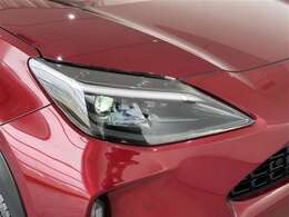 LEDヘッドライトです。デザイン性がよくとても明るいので、夜間の走行や悪天候でも安心です。しかも長寿命！