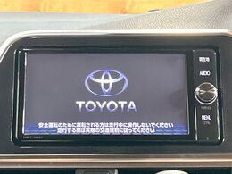 【純正ナビ】人気の純正ナビを装備しております。ナビの使いやすさはもちろん、オーディオ機能も充実！キャンプや旅行はもちろん、通勤や買い物など普段のドライブも楽しくなるはず♪