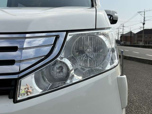 お車の状態は内外装共にとても綺麗な状態を保っておりますので私共でも自信を持ってお薦め出来る1台です！！同年式のお車と比べますと、大事にお乗りだった事を実感して頂けるはずです♪