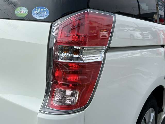 お車の状態は内外装共にとても綺麗な状態を保っておりますので私共でも自信を持ってお薦め出来る1台です！！同年式のお車と比べますと、大事にお乗りだった事を実感して頂けるはずです♪