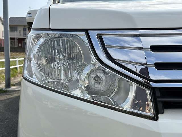 お車の状態は内外装共にとても綺麗な状態を保っておりますので私共でも自信を持ってお薦め出来る1台です！！同年式のお車と比べますと、大事にお乗りだった事を実感して頂けるはずです♪