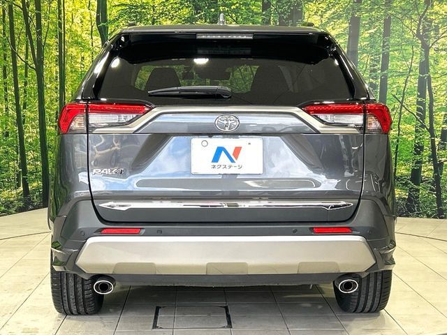 安心の最長10年・走行無制限保証（有償）をご用意。保証内容も充実はもちろん、無料点検＆オイル交換や、年中無休の全国・24時間ロードサービスも付帯されておりますのでご安心下さい。