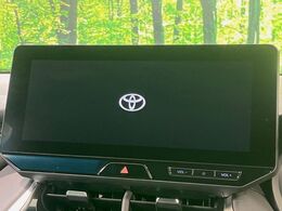 【純正ナビ】人気の純正ナビを装備しております。ナビの使いやすさはもちろん、オーディオ機能も充実！キャンプや旅行はもちろん、通勤や買い物など普段のドライブも楽しくなるはず♪