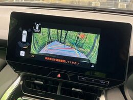 【バックカメラ】駐車時に後方がリアルタイム映像で確認できます。大型商業施設や立体駐車場での駐車時や、夜間のバック時に大活躍！運転スキルに関わらず、今や必須となった装備のひとつです！