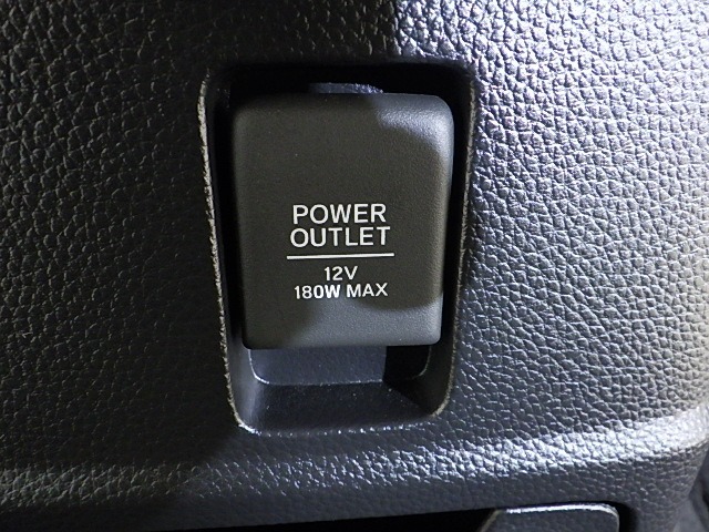 【POWEROUTLET】12V電源ソケットを設置しております。周辺機器の充電にご利用頂けます☆