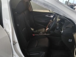 【運転席シート】へたりがちな運転席も大きなへたりがなく、綺麗な状態です。