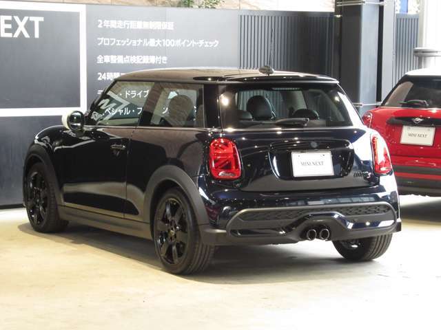 エンジンやトランスミッションなど各保証プログラムに定められた期間を保証します。万一、修理が必要な場合はMINI専門メカニックがMINI純正部品を使用し工賃まで含めて無料で対応致します。