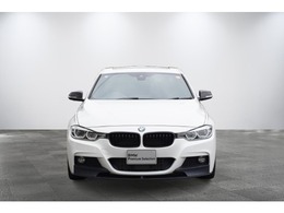 BMWのまさに「顔」ともいえる「キドニー・グリル」は、他の追随を許さない存在感を誇り、「キドニー・グリル」を見かけただけでBMWの風格を感じさせます！！