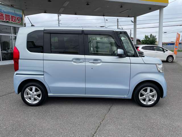 当社ではお客様に快適にお車に乗っていただけるよう外装は勿論、室内のクリーニングには特に力を入れ徹底的に取組んでおります。この後の内装写真も是非ご覧になってみて下さい。